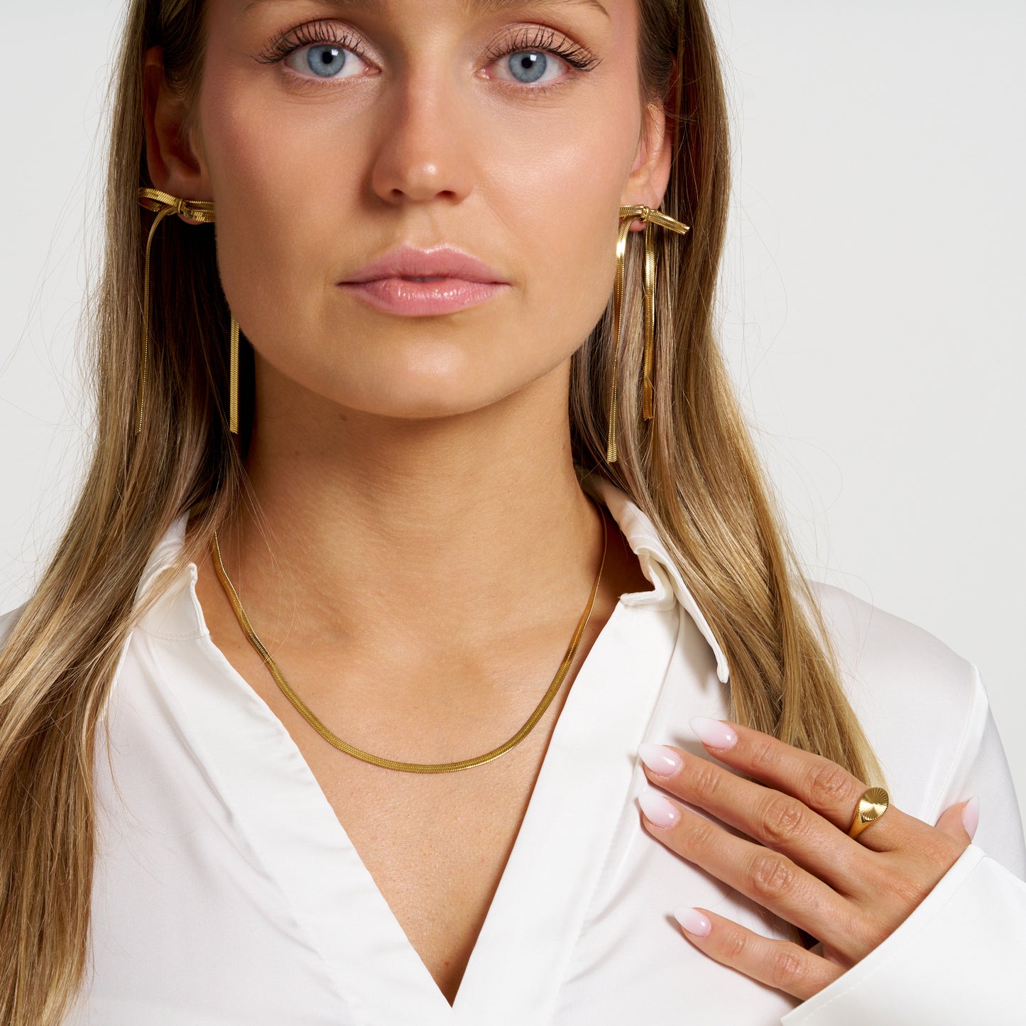 ANNEBRAUNER Snake Bow Øreringe 18K Guldbelagt