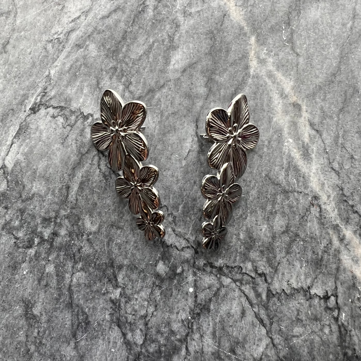 ANNEBRAUNER Big Flower Earrings
