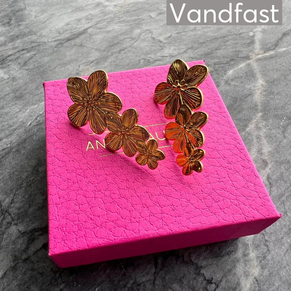 ANNEBRAUNER Big Flower Earrings