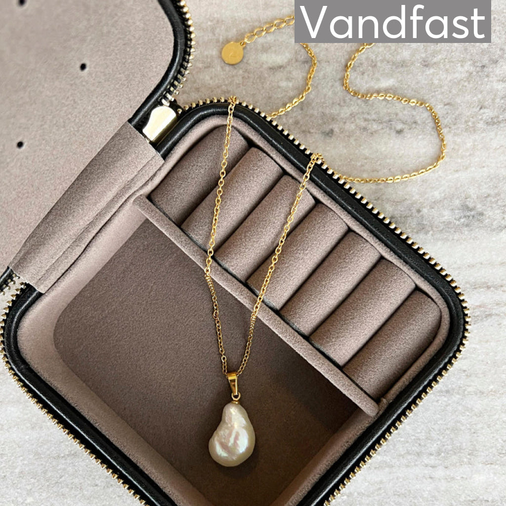 Annebrauner Freshwater Necklace