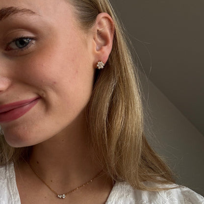 ANNEBRAUNER Flower Ørestikker 18K Guldbelagt