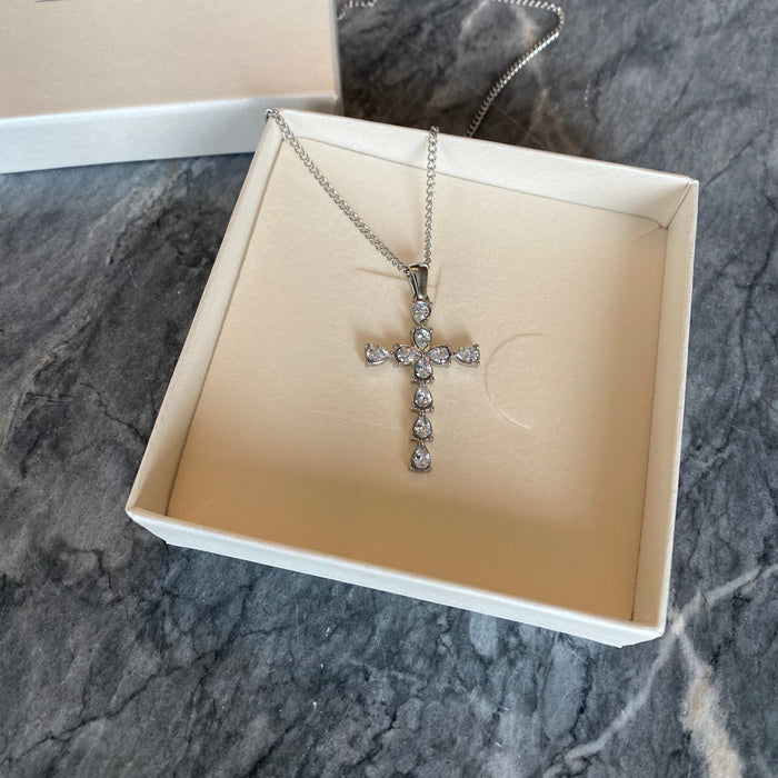 ANNEBRAUNER Lucia Cross Halskæde