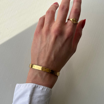 ANNEBRAUNER Texture Bangle Armbånd 18K Guldbelagt