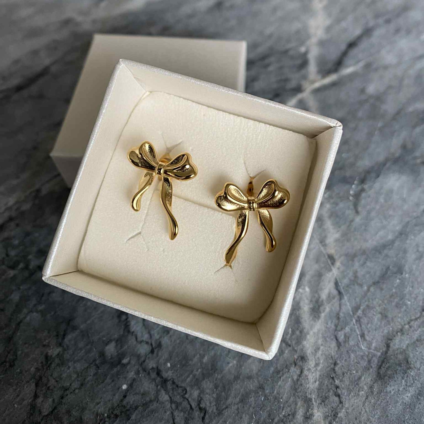 ANNEBRAUNER Lovely Bow Øreringe 18K Guldbelagt