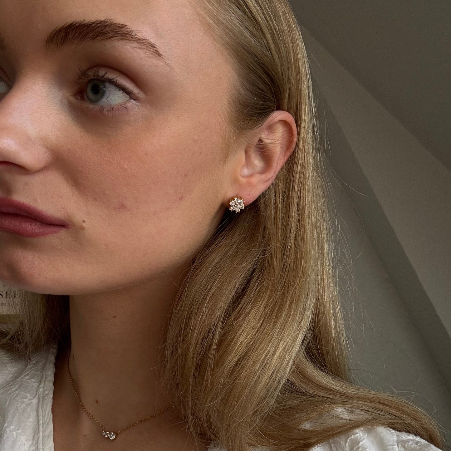 ANNEBRAUNER Flower Ørestikker 18K Guldbelagt
