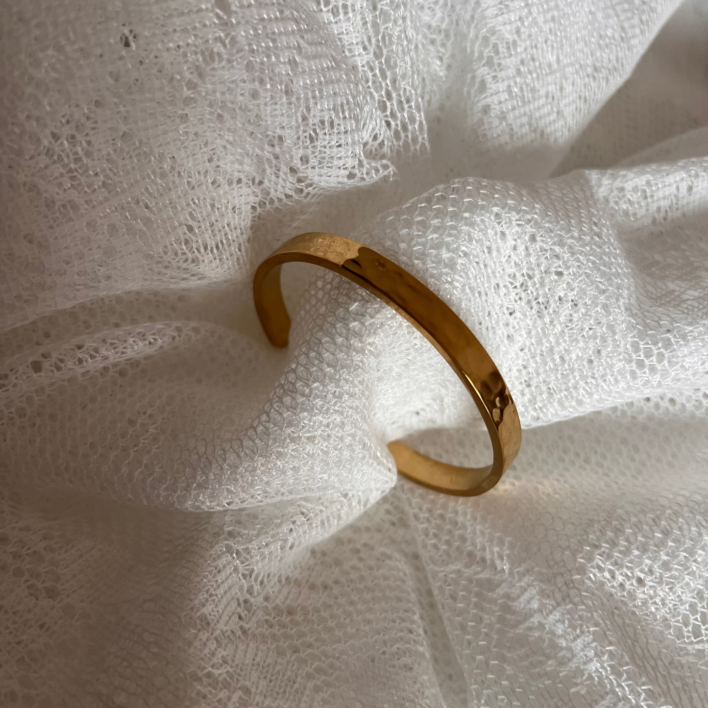 ANNEBRAUNER Texture Bangle Armbånd 18K Guldbelagt