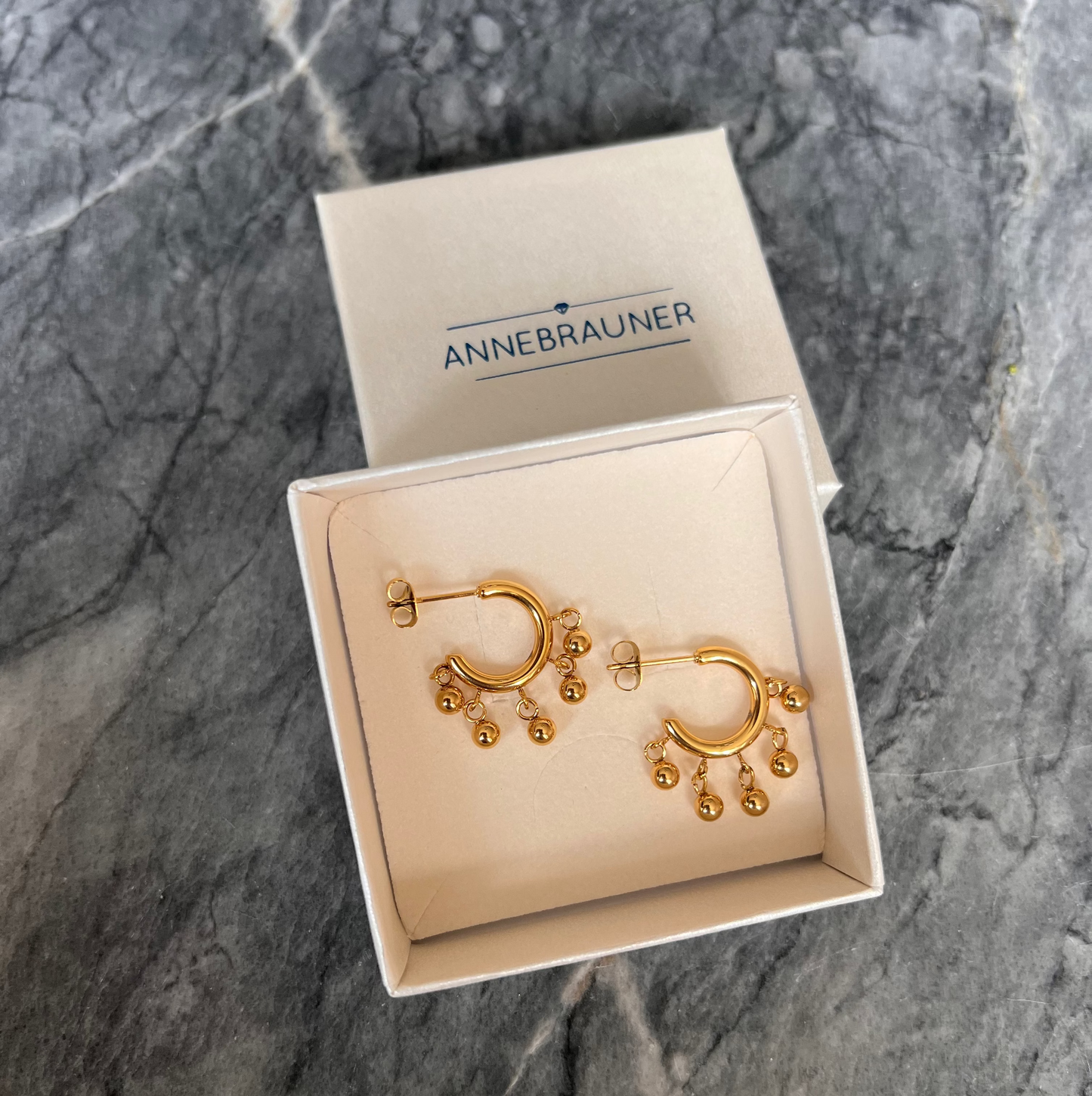ANNEBRAUNER Ball Dangle Øreringe 18K Guldbelagt
