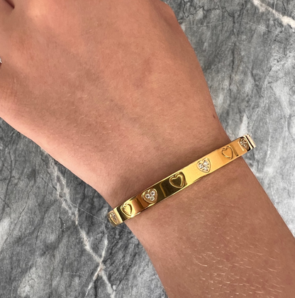 ANNEBRAUNER Heart Bangle Armbånd 18K Guldbelagt.