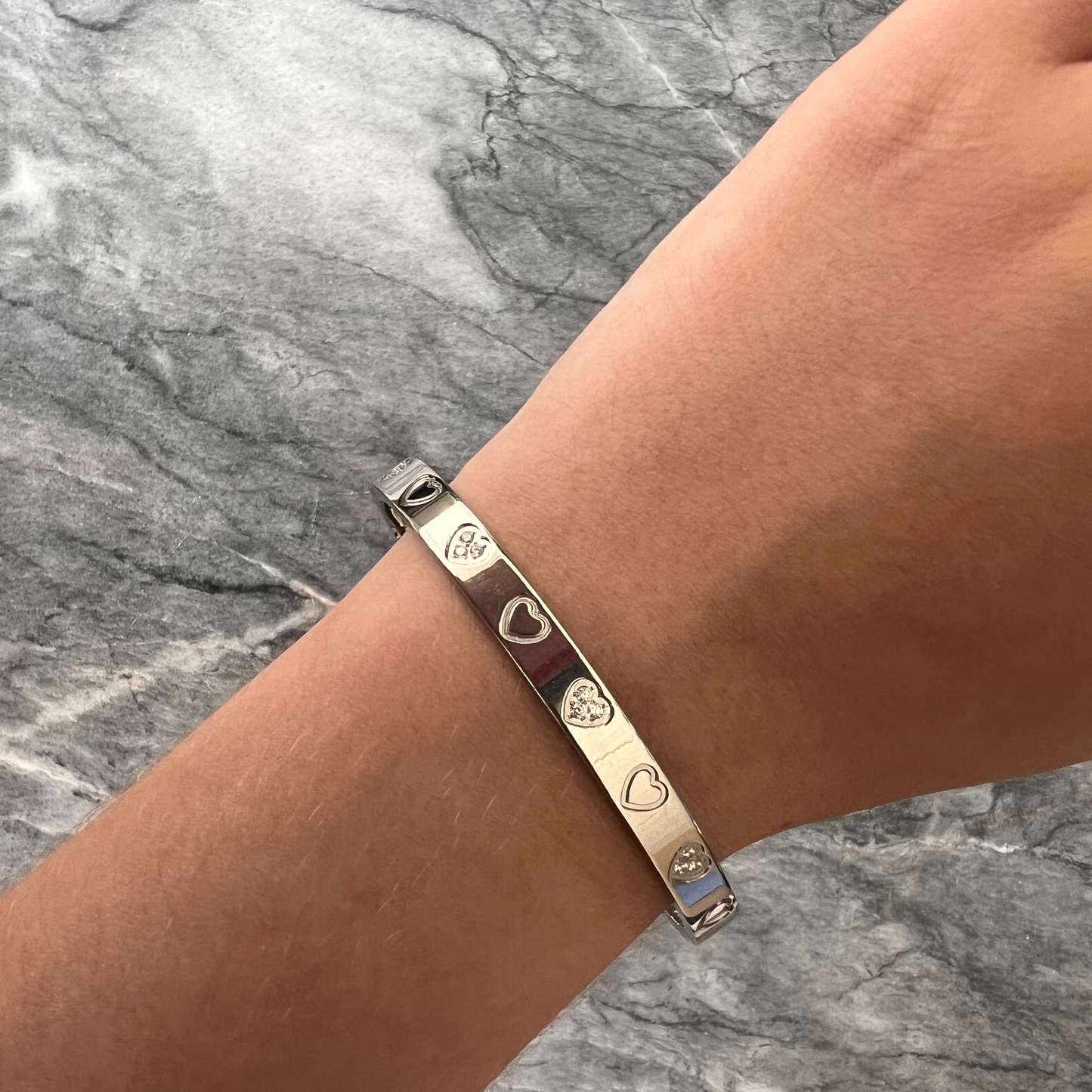 ANNEBRAUNER Heart Bangle Armbånd.