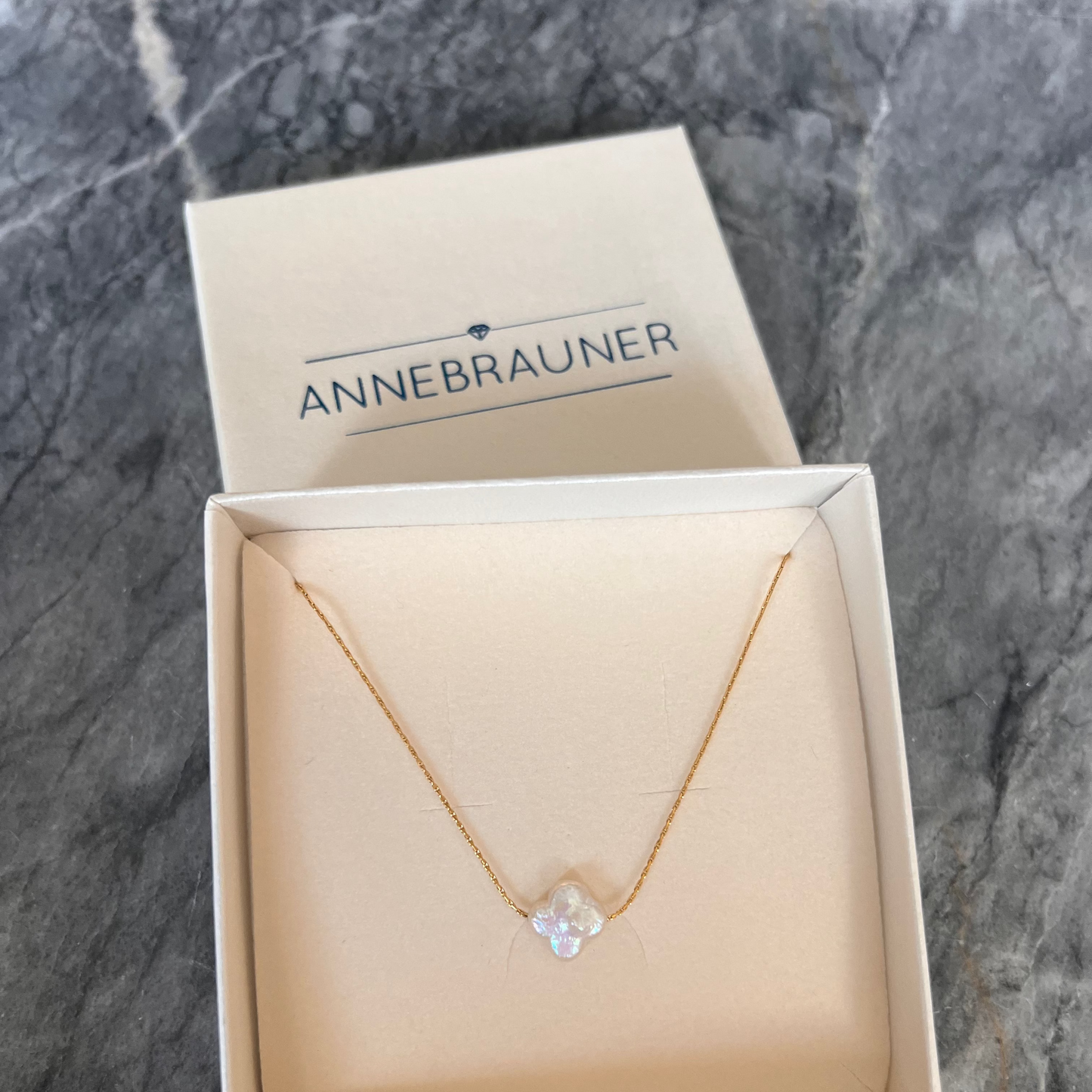 ANNEBRAUNER Firkløver Perle halskæde 18K Guldbelagt