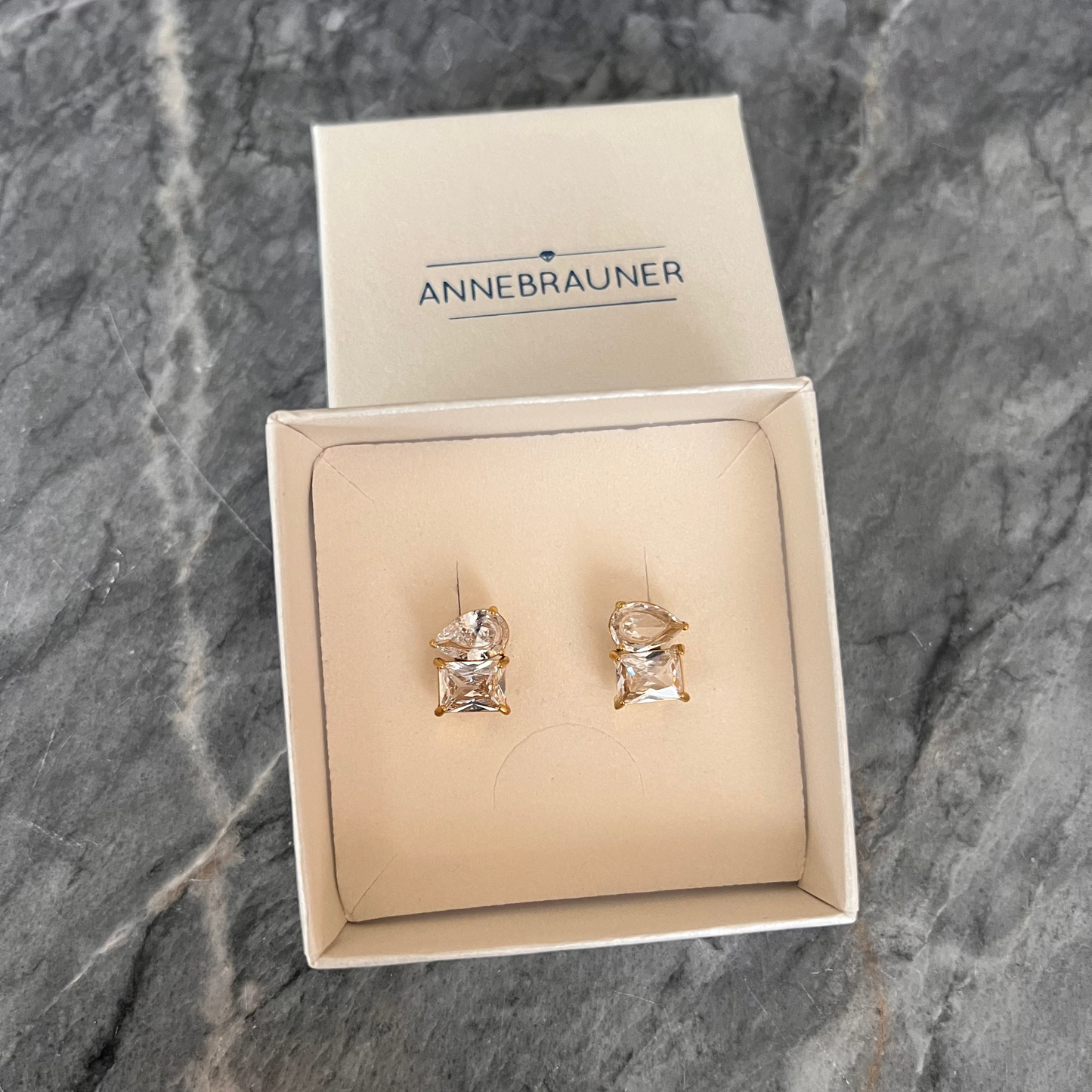 ANNEBRAUNER Drop Square Ørestikker 18K Guldbelagt