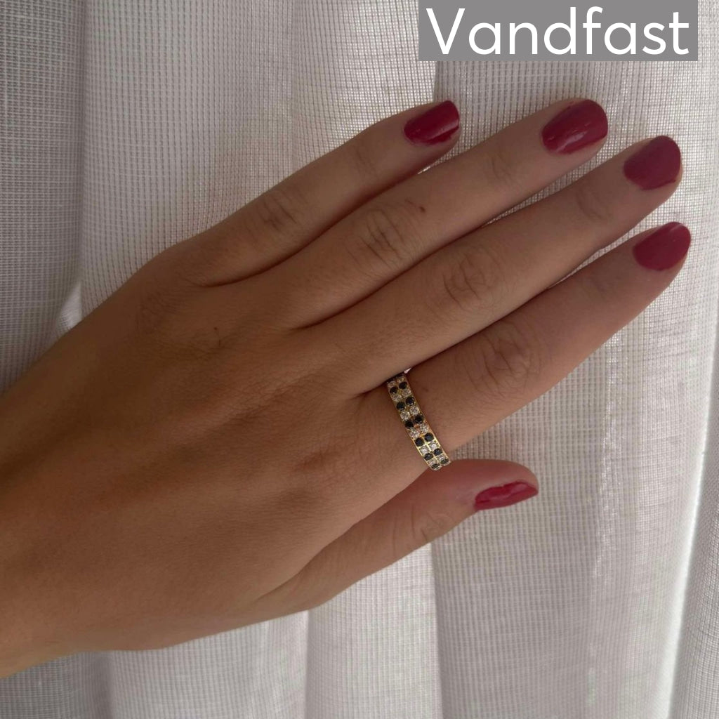 Annebrauner Alliance Black And White