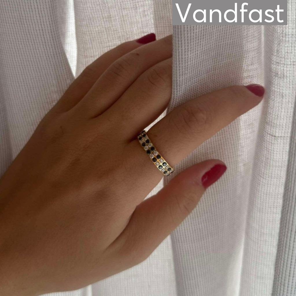 Annebrauner Alliance Black And White