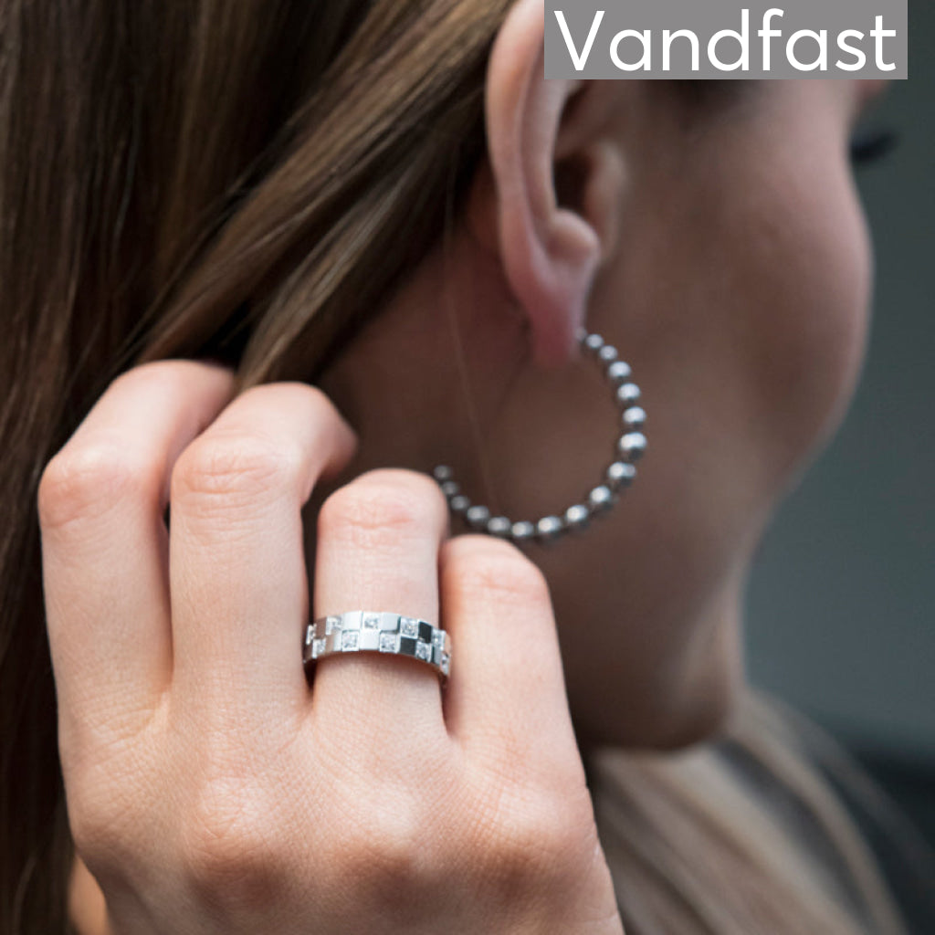 Annebrauner Chess White Ring