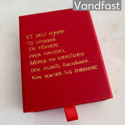 ANNEBRAUNER Et Delt Hjerte Halskæde