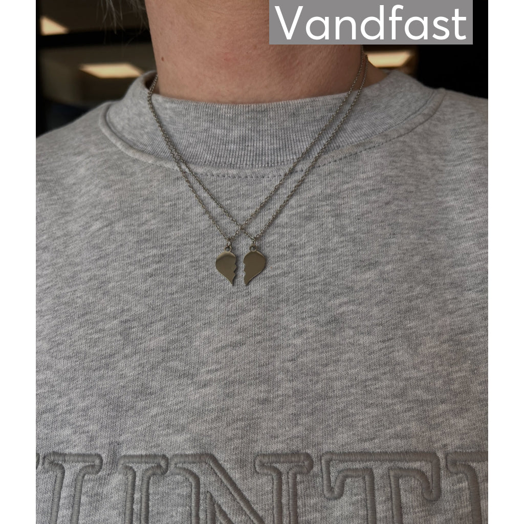 ANNEBRAUNER Et Delt Hjerte Halskæde