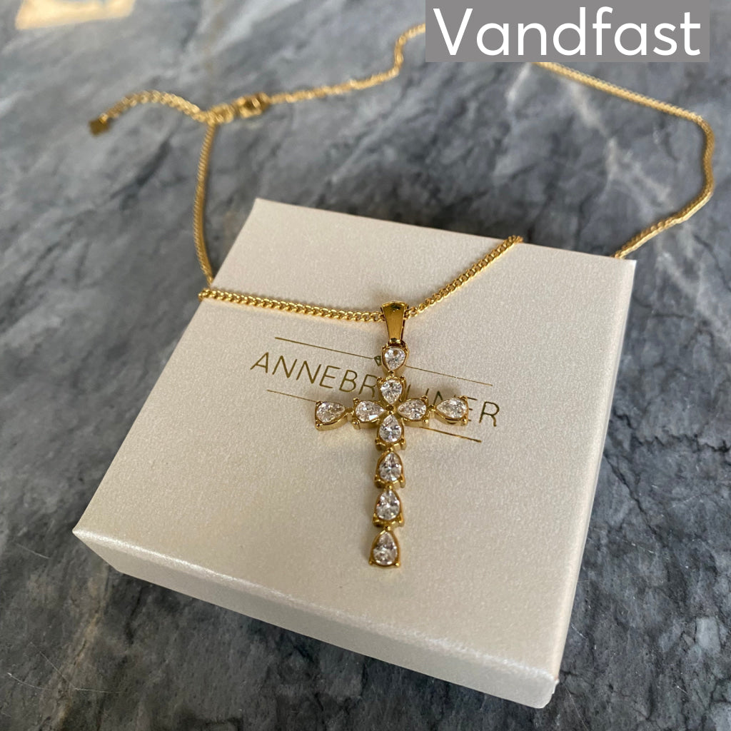 ANNEBRAUNER Lucia Cross Halskæde 18K Guldbelagt