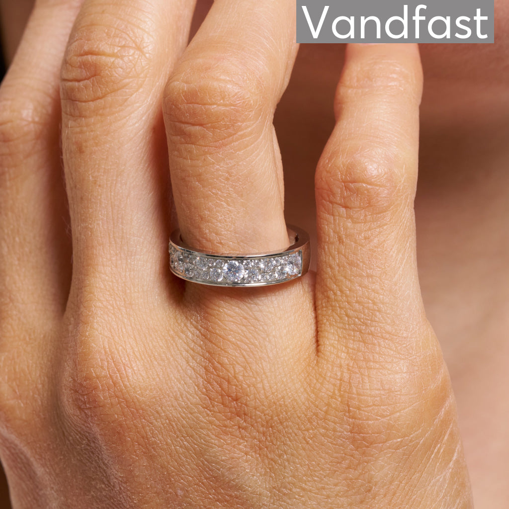 Annebrauner Sparkling Ring