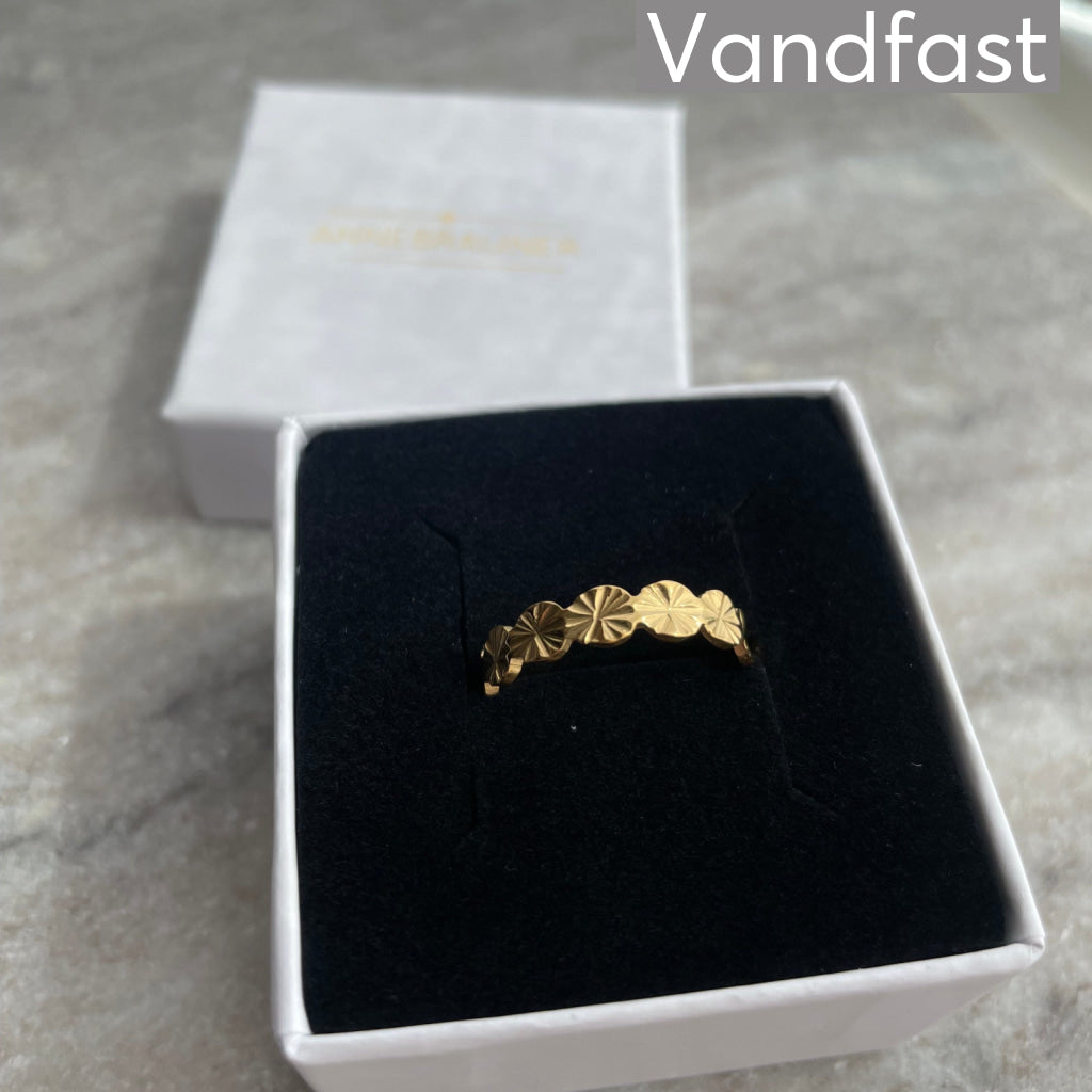 ANNEBRAUNER Sun Burst Flower Ring