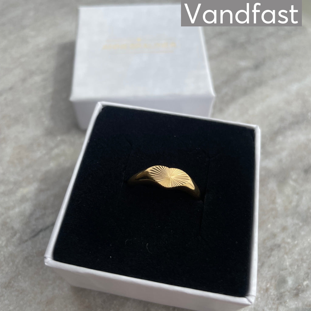 ANNEBRAUNER Sun Burst Heart Ring