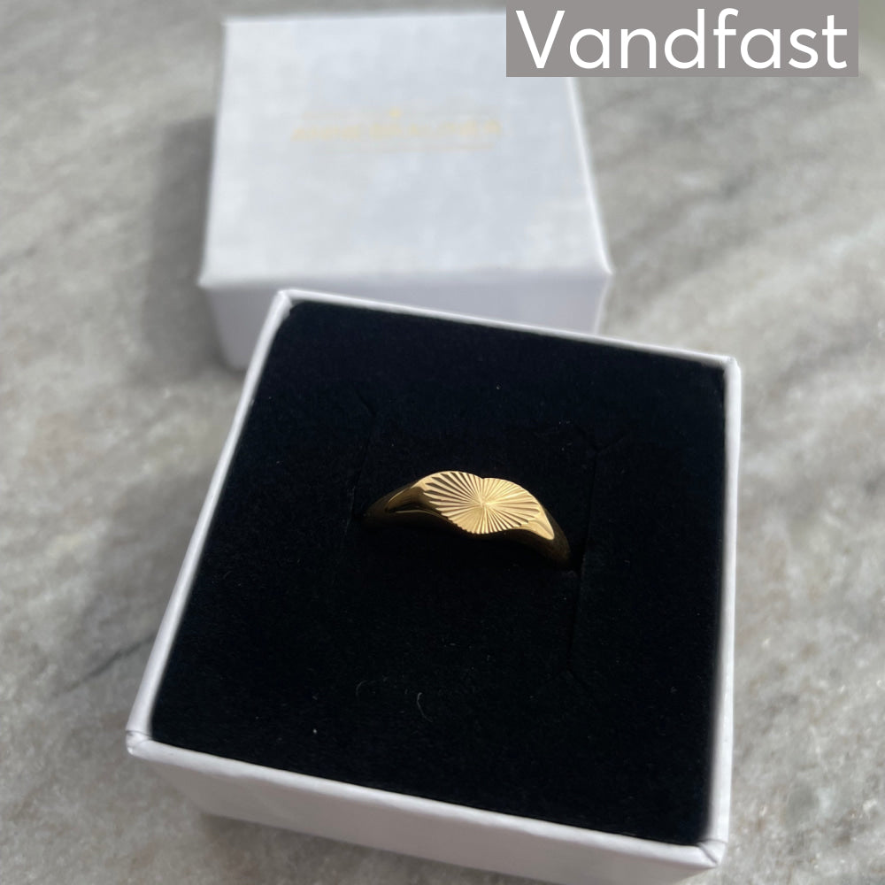 ANNEBRAUNER Sun Burst Heart Ring