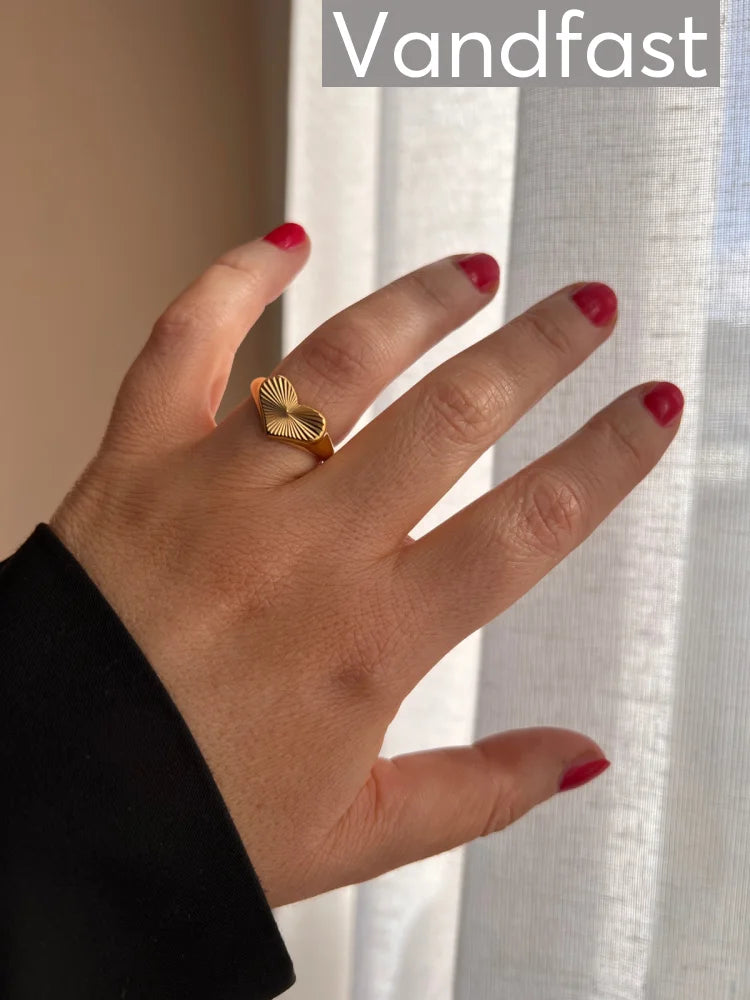 ANNEBRAUNER Sun Heart Ring