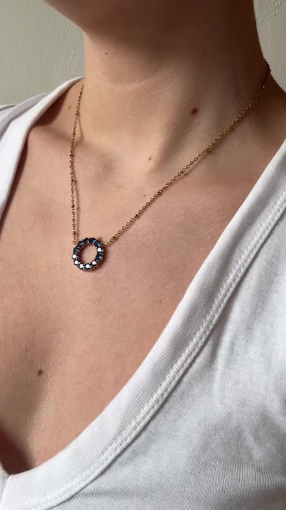ANNEBRAUNER Big Sapphire Circle Halskæde 18K Guldbelagt